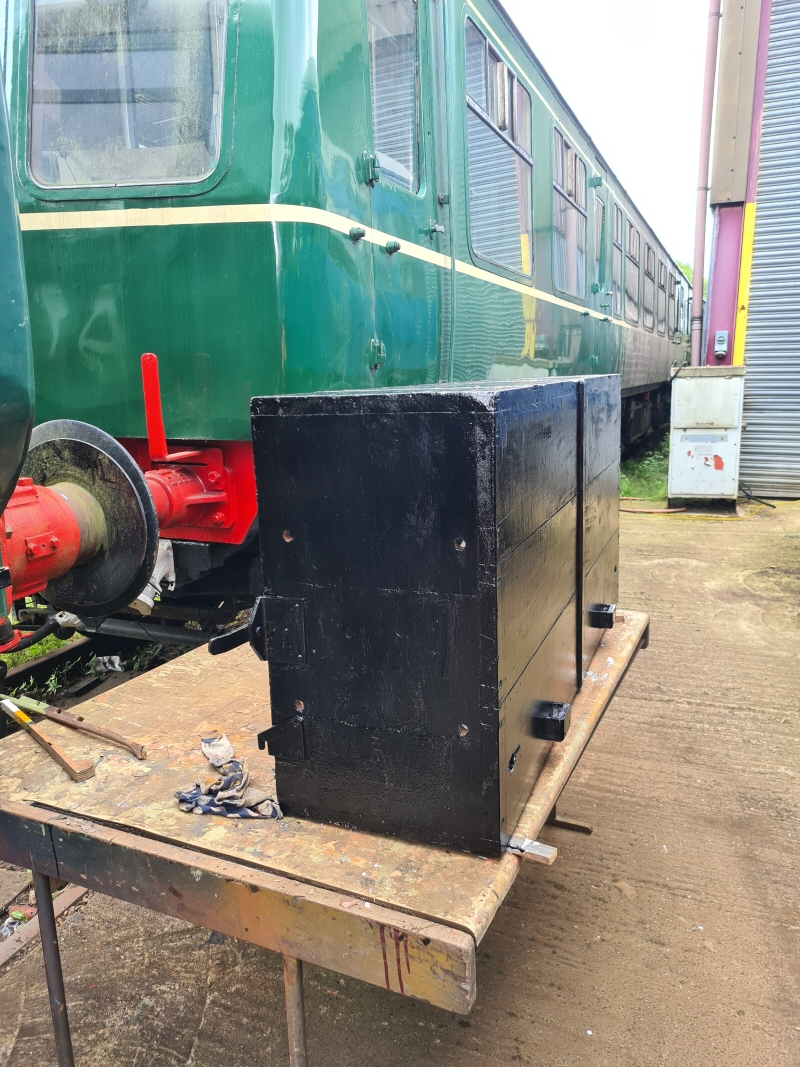 Class 100 battery box
